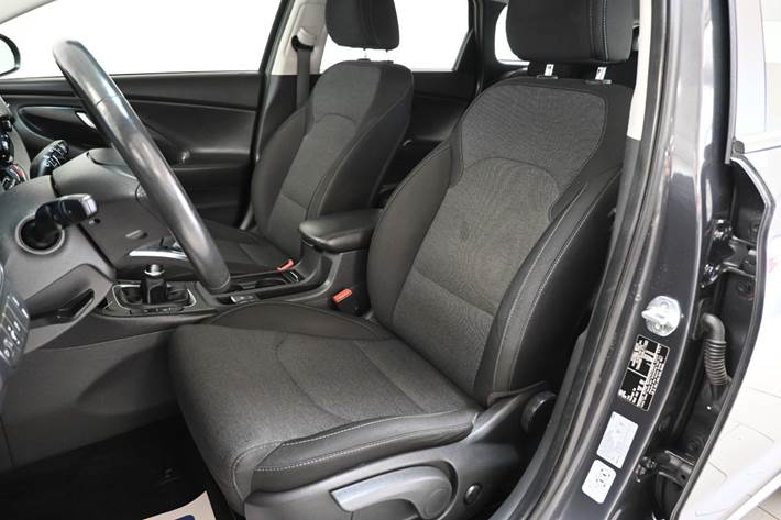 Grå Hyundai i30 fra 2022