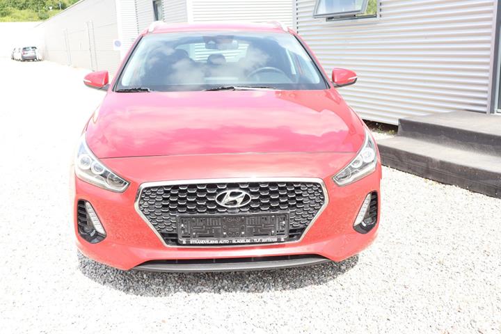 Rød Hyundai i30 fra 2017