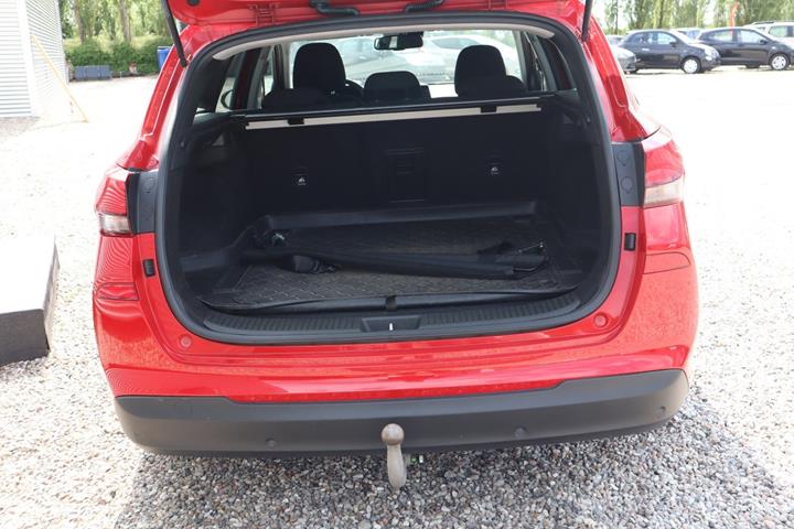 Rød Hyundai i30 fra 2017