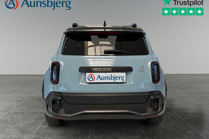 Grøn Renault 4 E-Tech fra 2025 set udefra