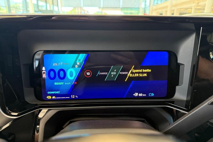 Grøn Renault 4 E-Tech fra 2025