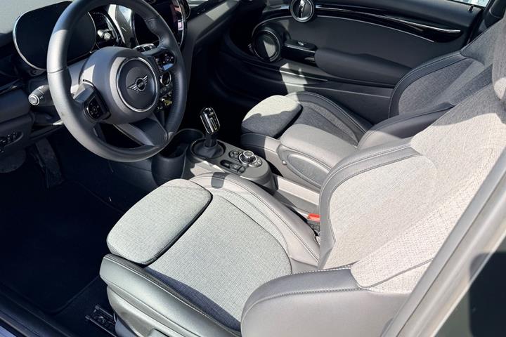 Grå Mini Cooper SE fra 2022