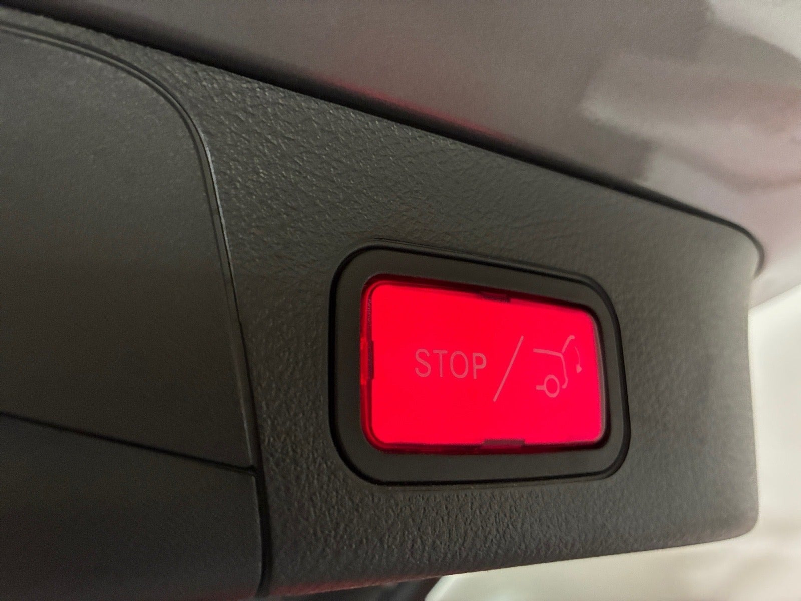 Grå Mercedes EQB250+ fra 2025