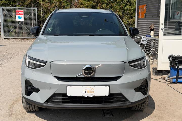 Grå Volvo EX40 fra 2025