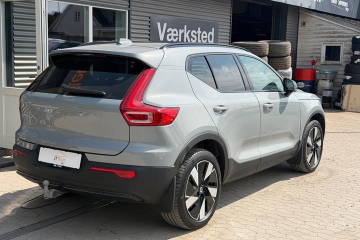 Grå Volvo EX40 fra 2025
