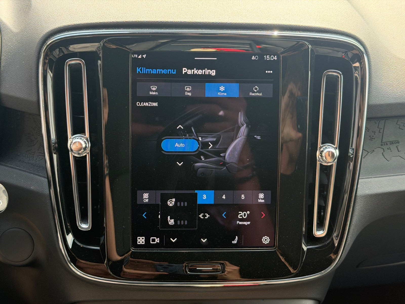 Grå Volvo EX40 fra 2025