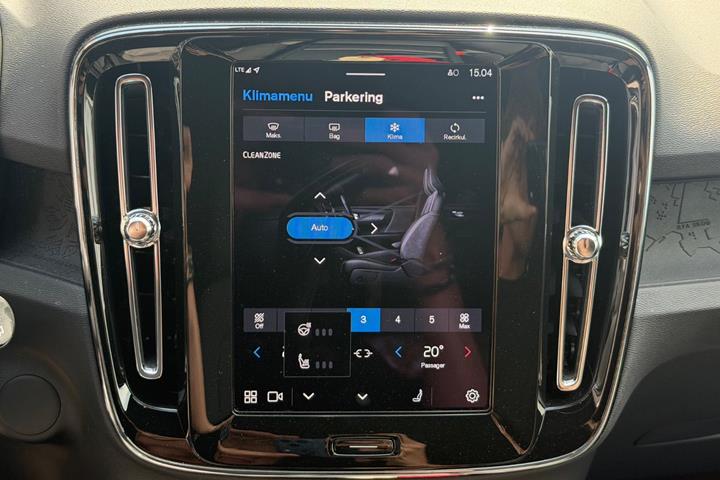 Grå Volvo EX40 fra 2025