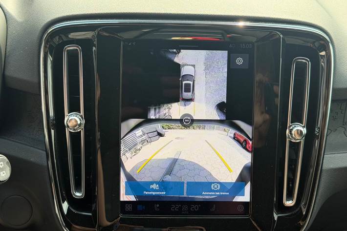 Grå Volvo EX40 fra 2025