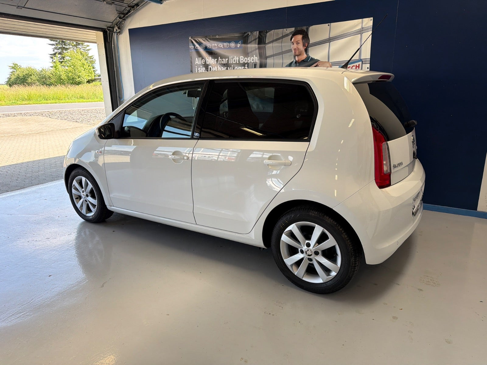 Hvid Skoda Citigo fra 2013