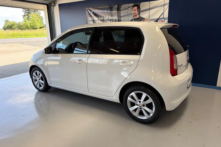 Hvid Skoda Citigo fra 2013