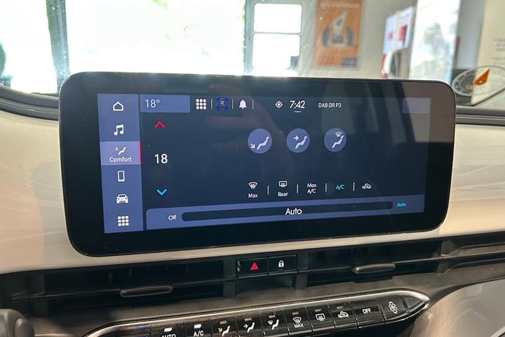 Hvid Fiat 500e fra 2023