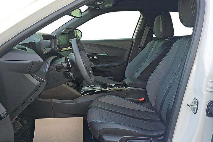 Hvid Peugeot 2008 fra 2023