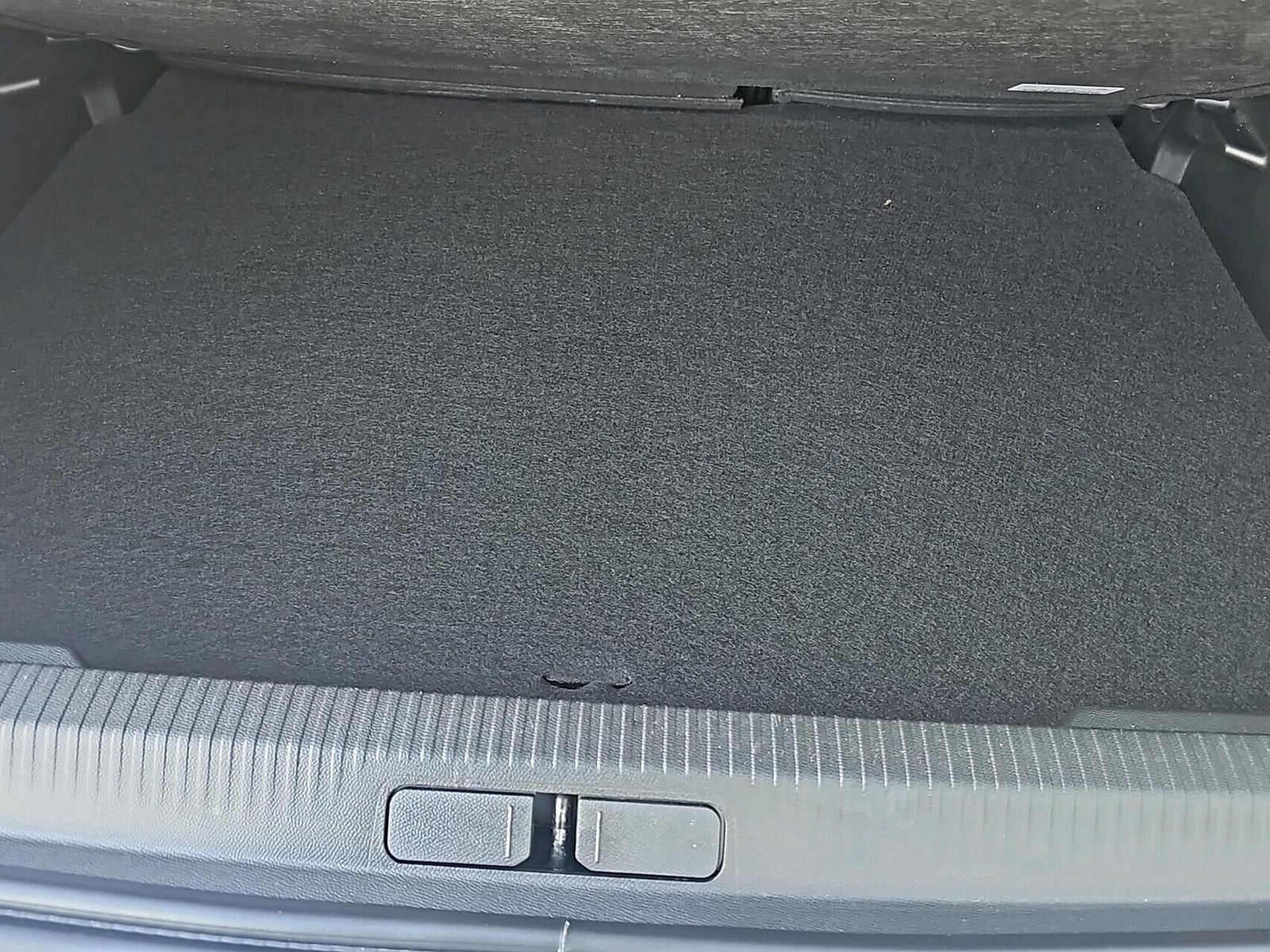 Hvid Peugeot 2008 fra 2023