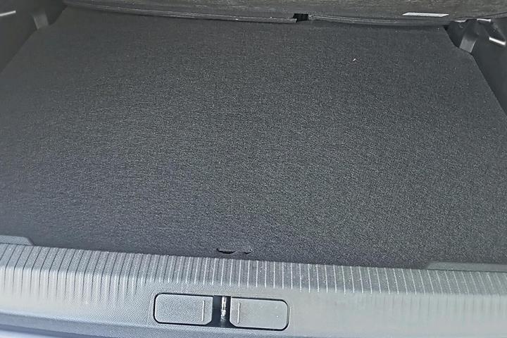 Hvid Peugeot 2008 fra 2023