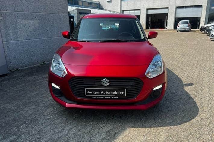Rød Suzuki Swift fra 2018