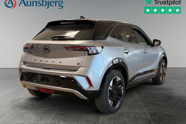 Grå Opel Mokka-e fra 2025