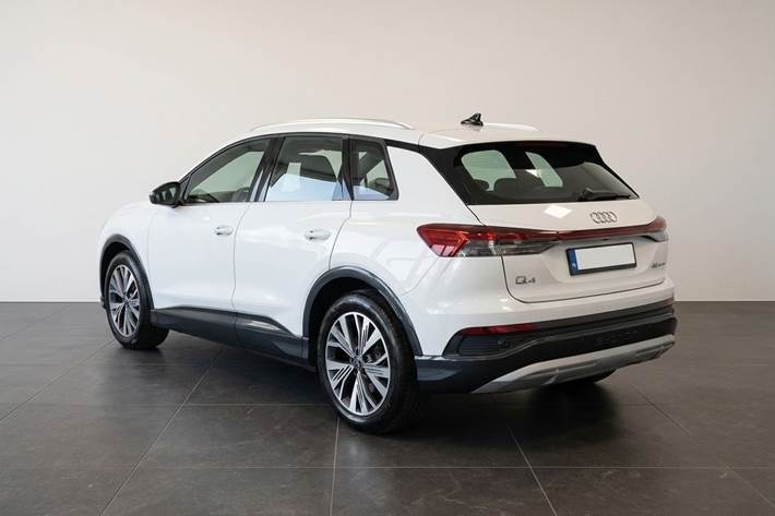 Hvid Audi Q4 fra 2024