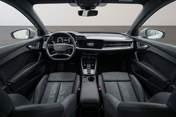 Hvid Audi Q4 fra 2024