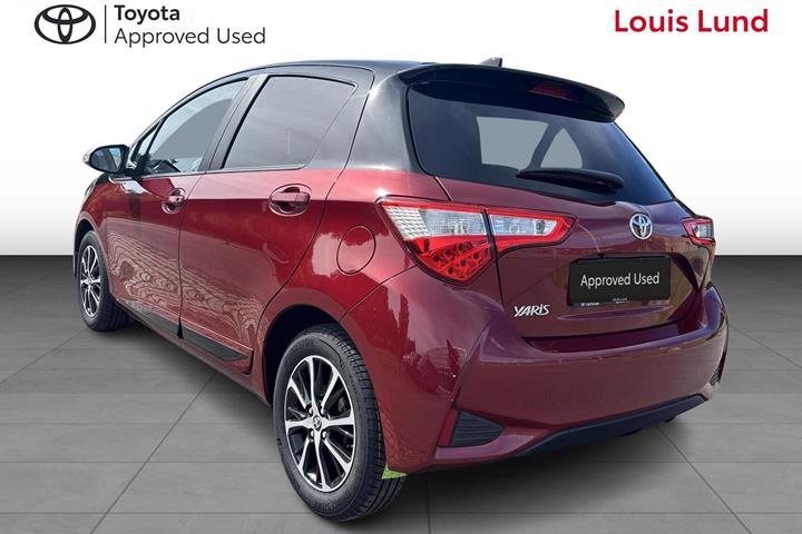 Rød Toyota Yaris fra 2020