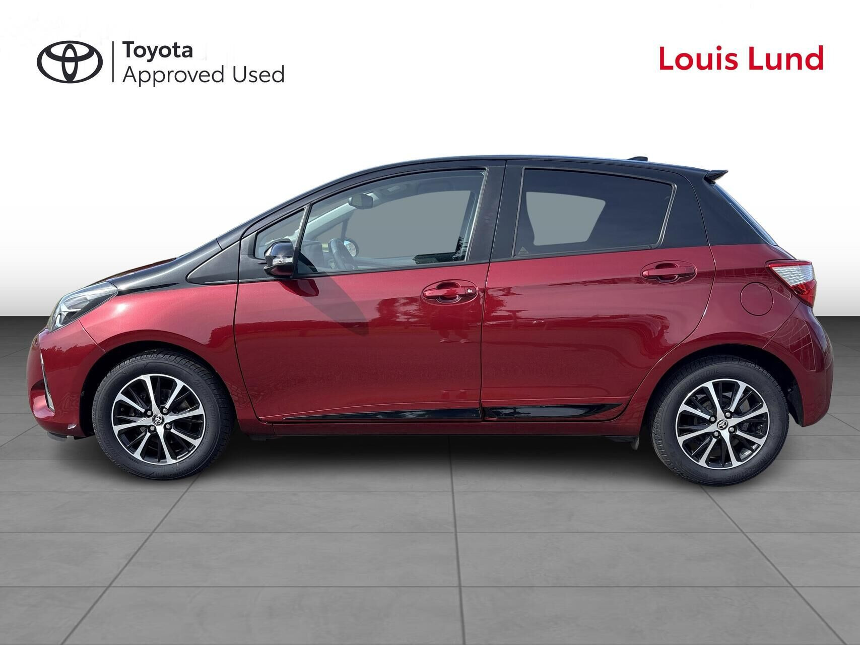 Rød Toyota Yaris fra 2020