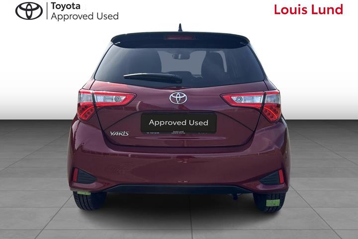 Rød Toyota Yaris fra 2020