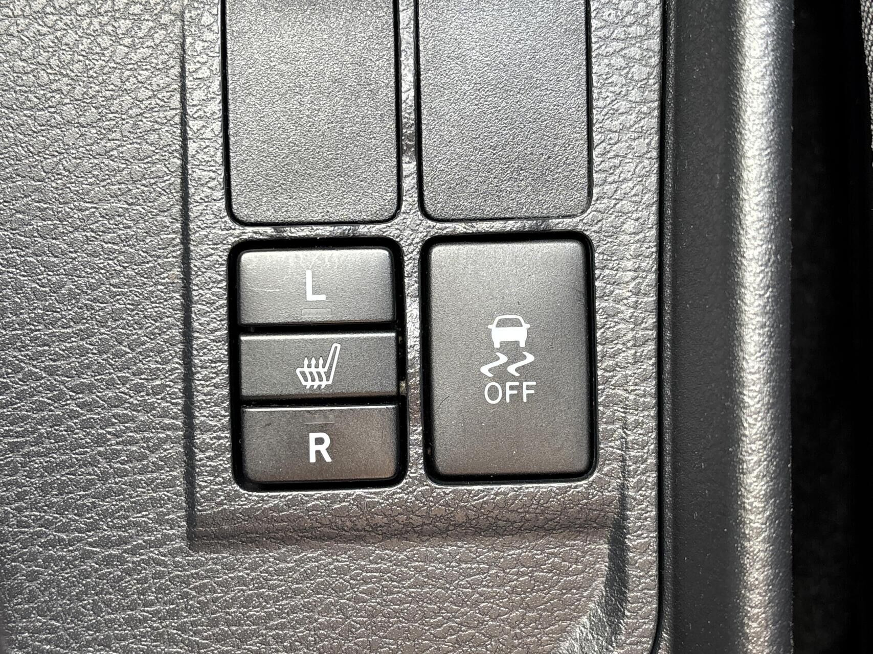 Rød Toyota Yaris fra 2020