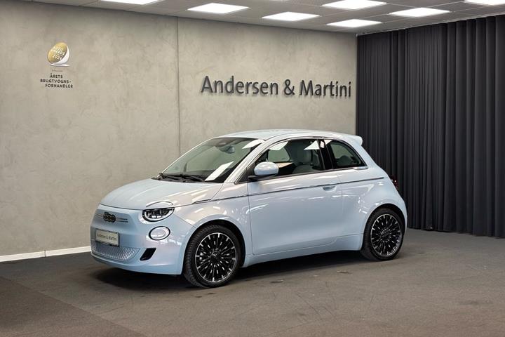 Blå Fiat 500e fra 2023