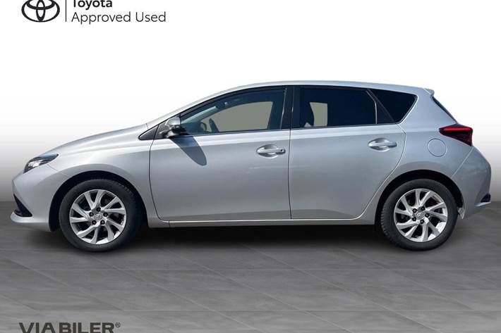 Sølv Toyota Auris fra 2018