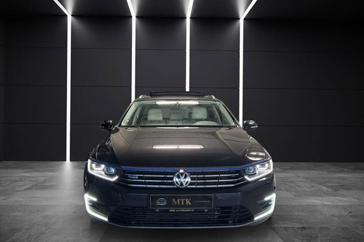 Grå VW Passat fra 2018