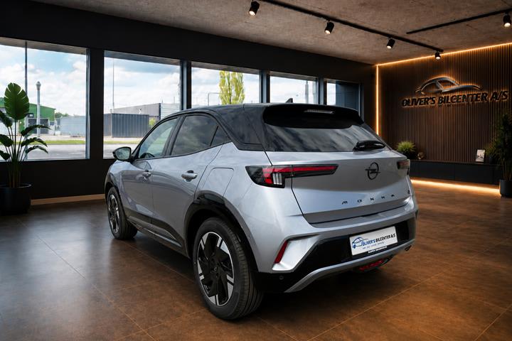 Grå Opel Mokka-e fra 2025