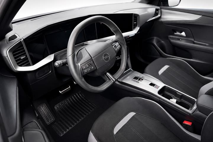 Grå Opel Mokka-e fra 2025