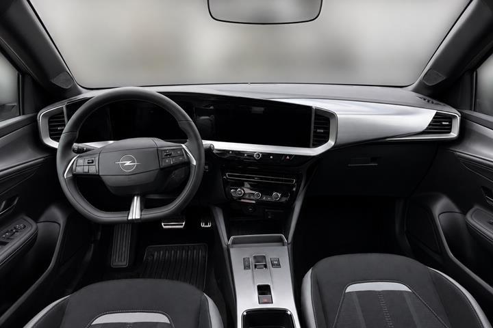 Grå Opel Mokka-e fra 2025