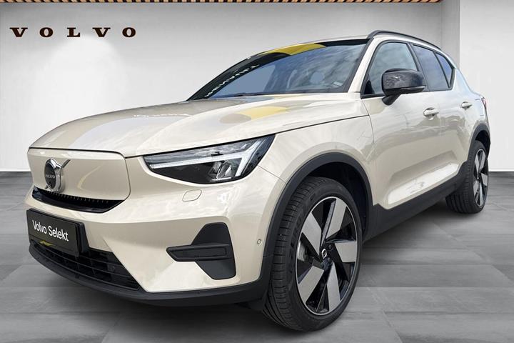 Beige Volvo EX40 fra 2025 set udefra