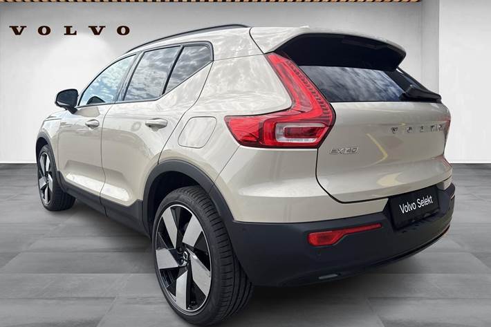 Beige Volvo EX40 fra 2025
