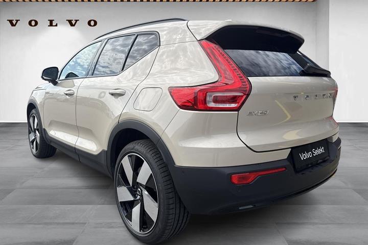 Beige Volvo EX40 fra 2025