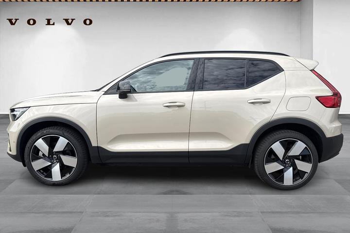 Beige Volvo EX40 fra 2025