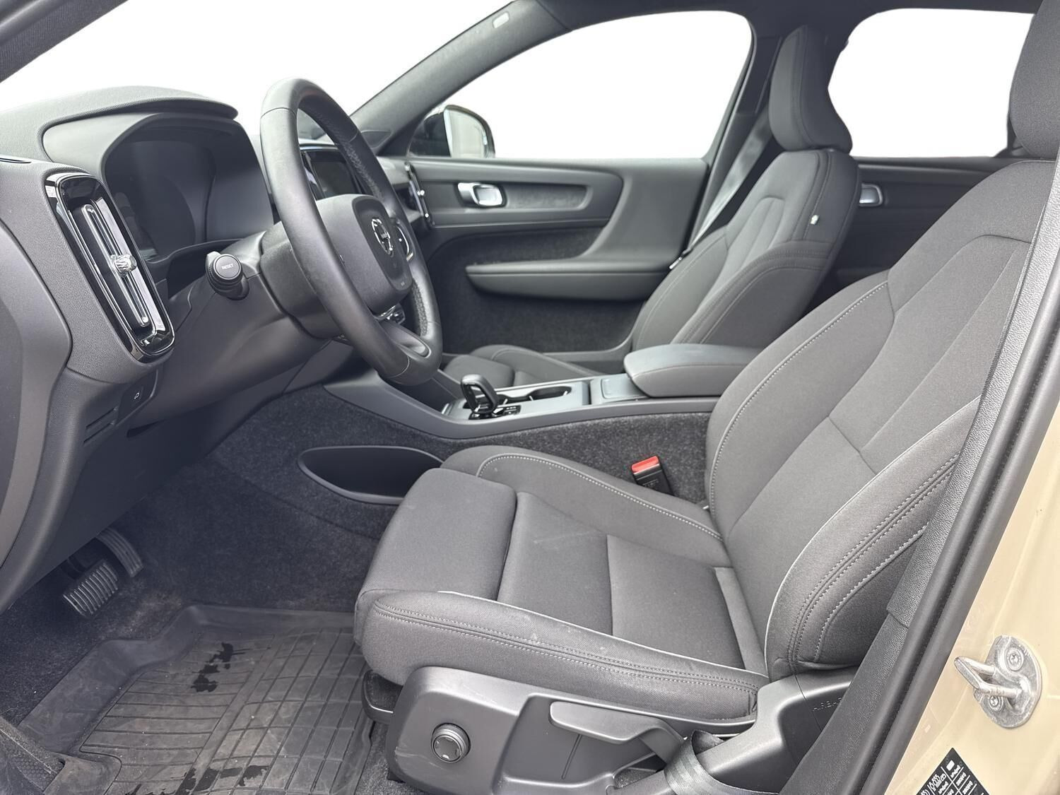 Beige Volvo EX40 fra 2025