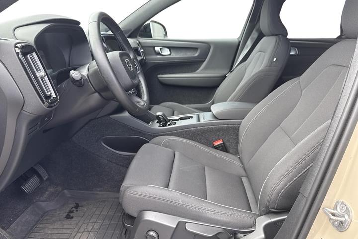 Beige Volvo EX40 fra 2025
