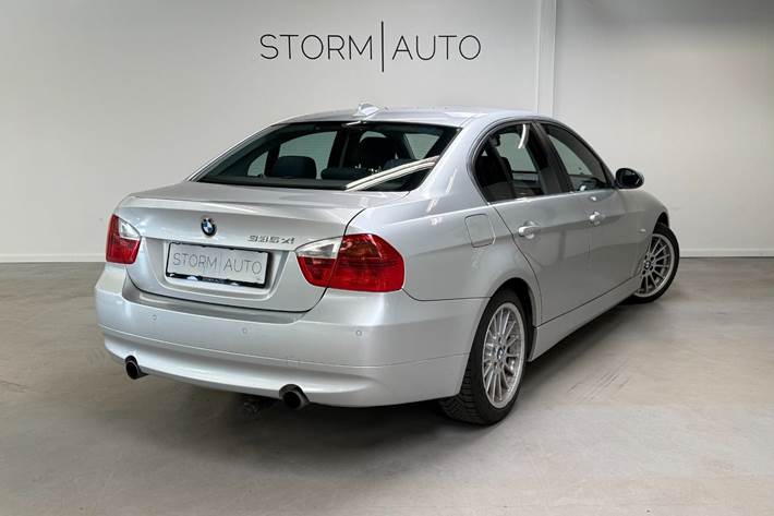 Sølv BMW 335Xi fra 2007