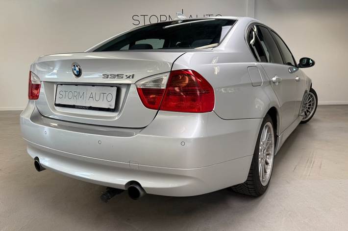 Sølv BMW 335Xi fra 2007
