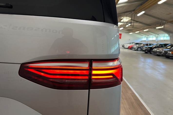 Sølv VW Multivan fra 2023