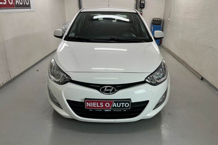 Hvid Hyundai i20 fra 2014