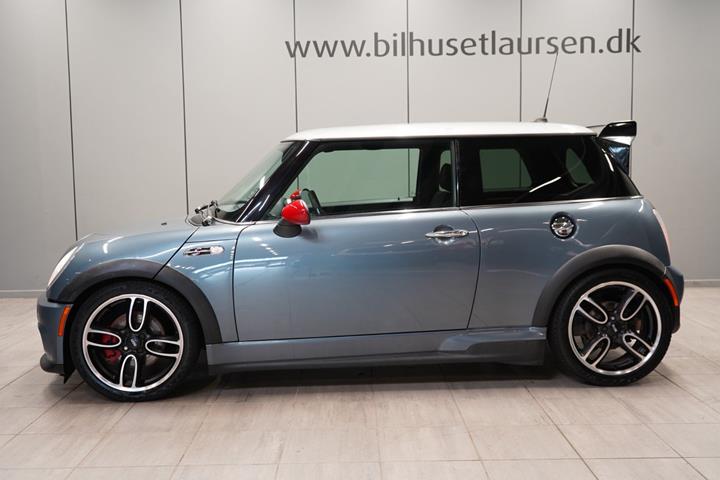 Blå Mini Cooper S fra 2006