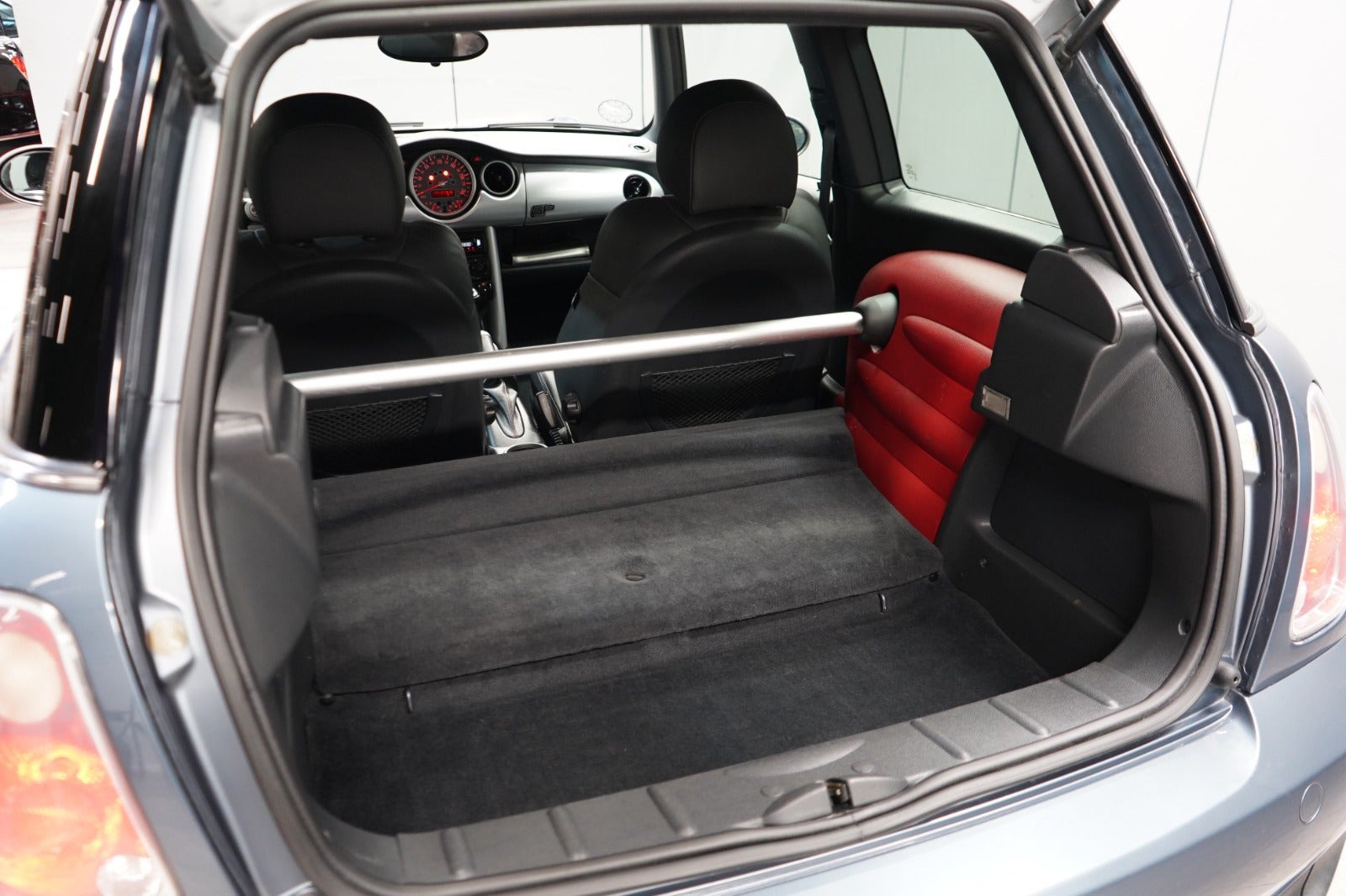 Blå Mini Cooper S fra 2006
