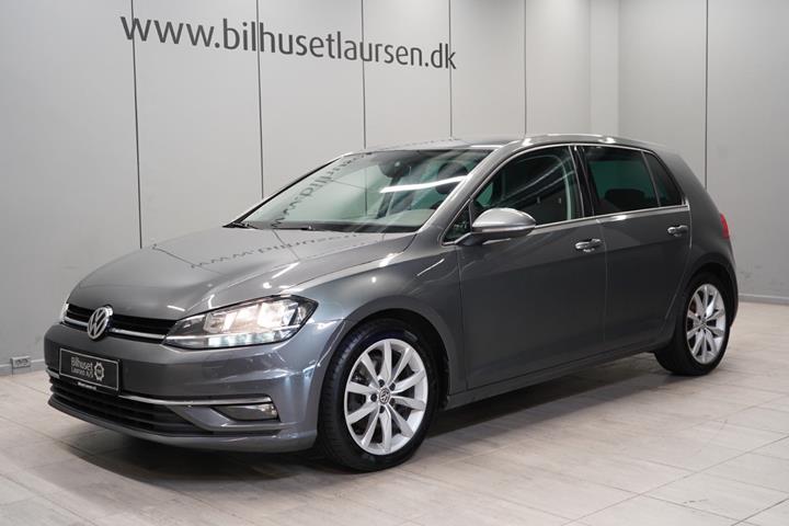 Grå VW Golf VII fra 2019 set udefra