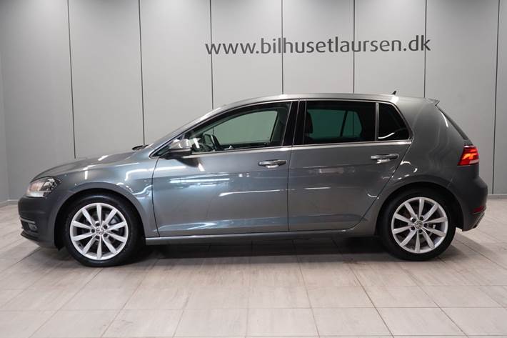 Grå VW Golf VII fra 2019