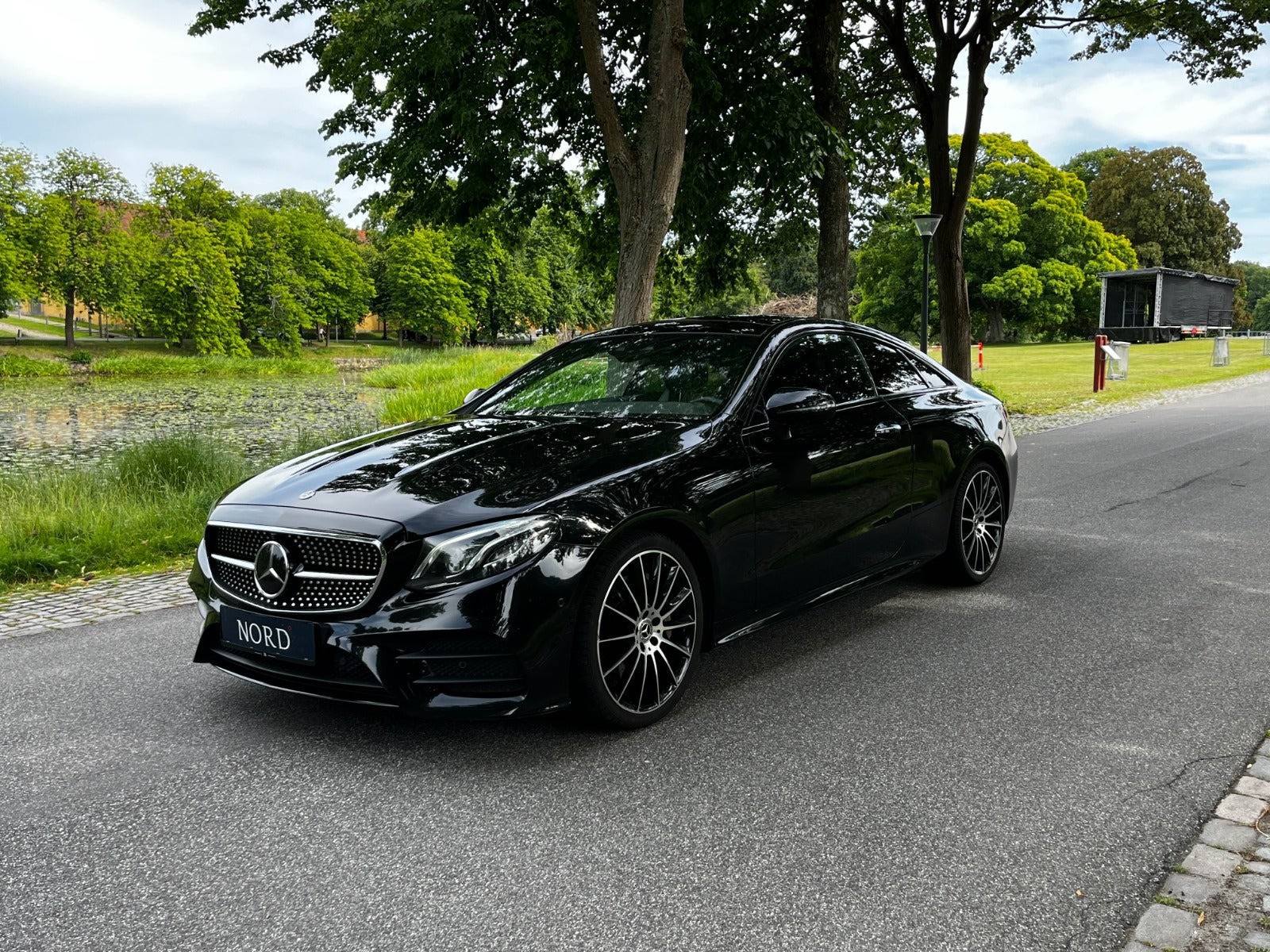Sort Mercedes E400 fra 2017