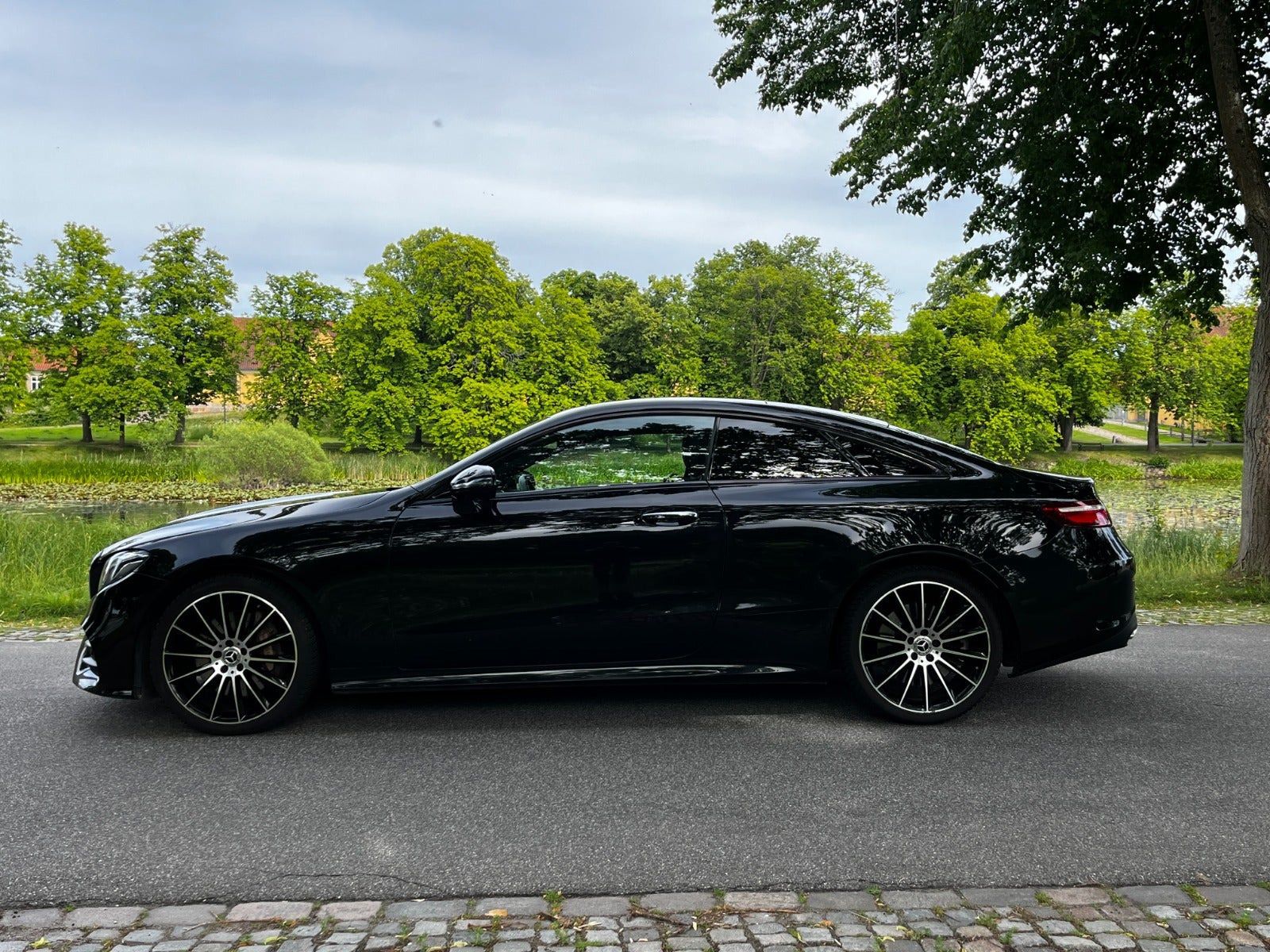 Sort Mercedes E400 fra 2017