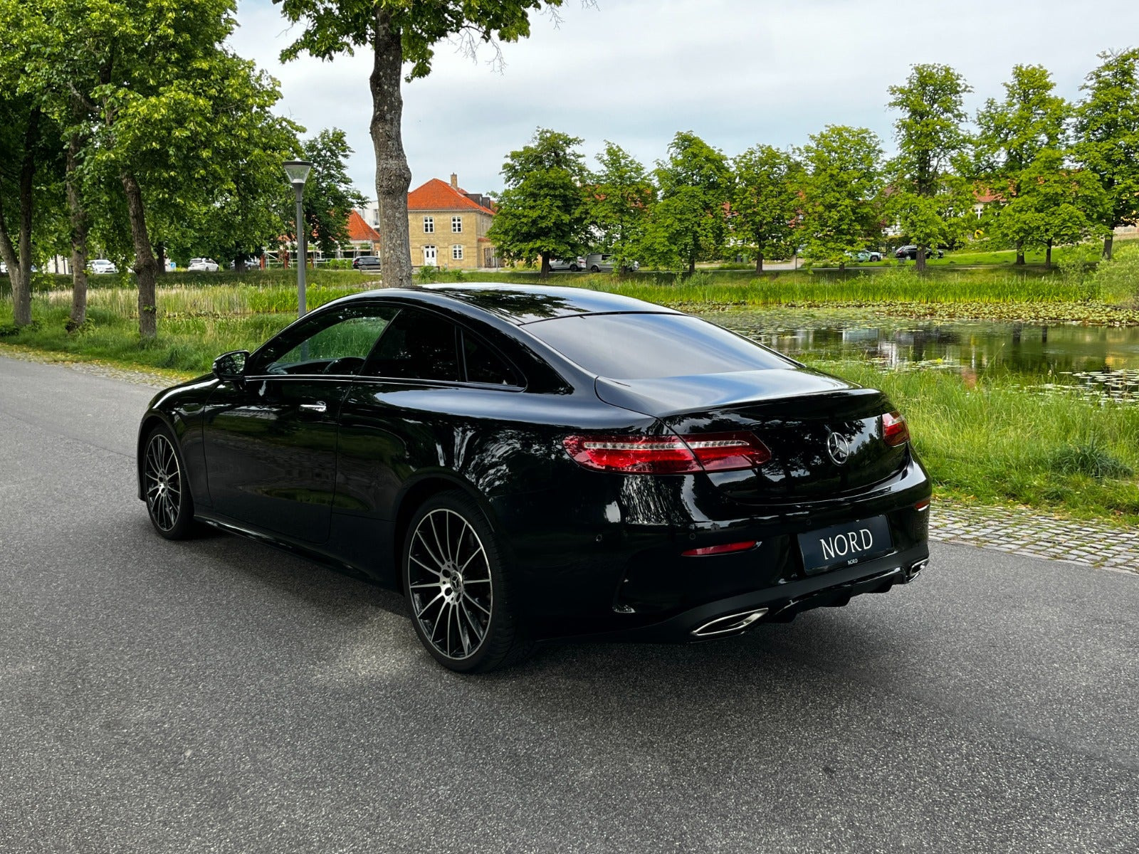 Sort Mercedes E400 fra 2017