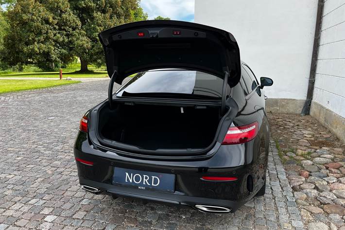 Sort Mercedes E400 fra 2017